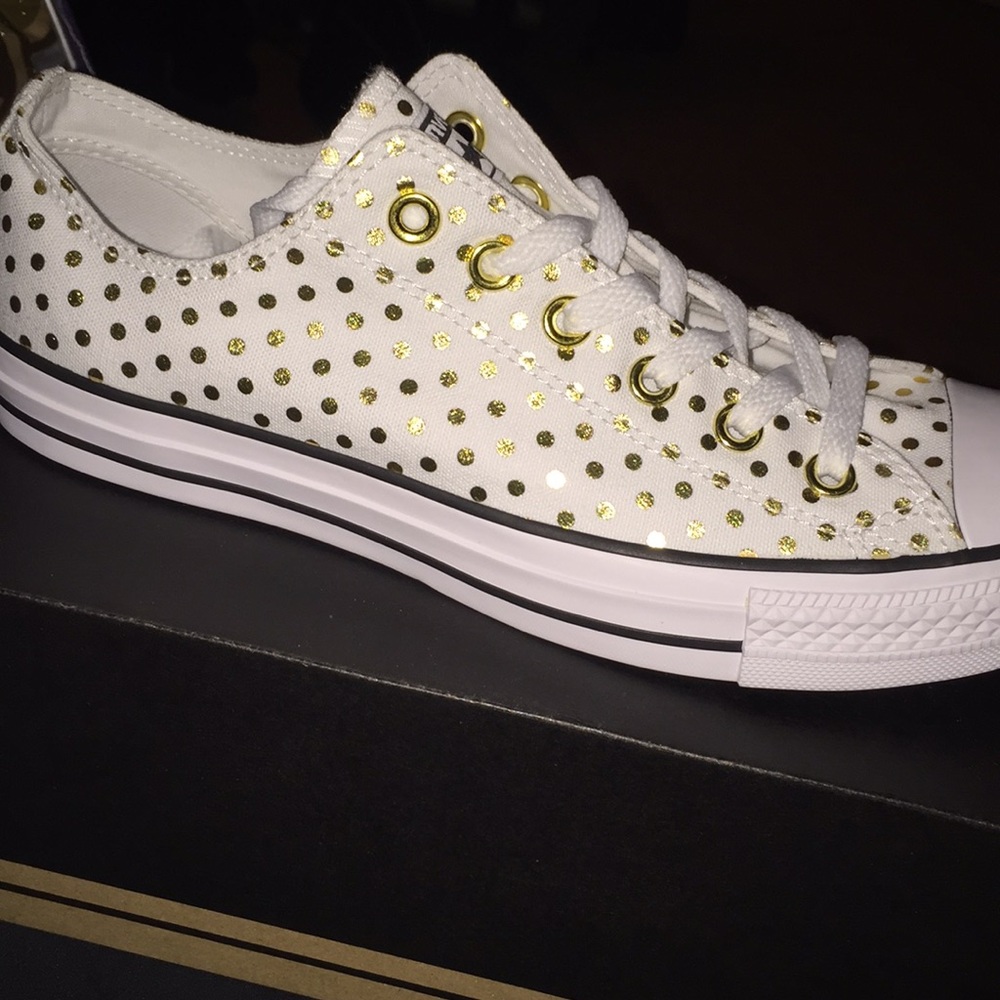 Converse white w gold polka dots